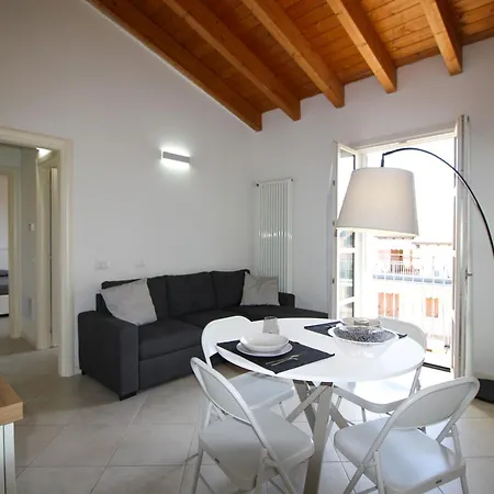 Ginny House - Charming Flat With Pool Тосколано-Мадерно