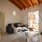 Ginny House - Charming Flat With Pool * 토스콜라노마데노