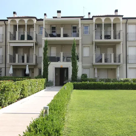 Ginny House - Charming Flat With Pool 아파트