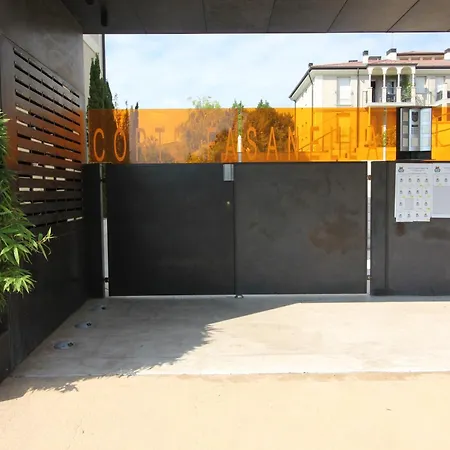 Ginny House - Charming Flat With Pool 토스콜라노마데노